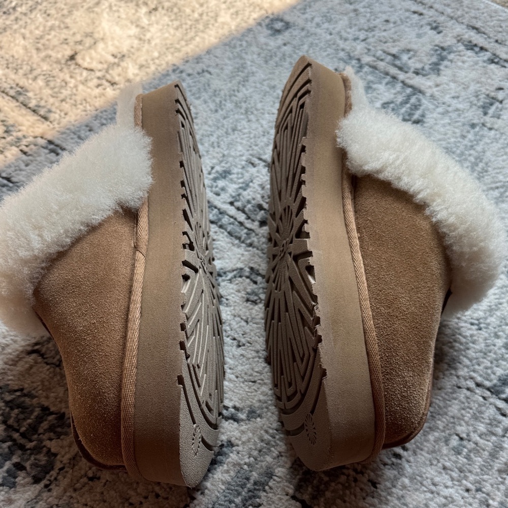 UGG Tan Slippers with Cream Fur - Picture 4 of 8
